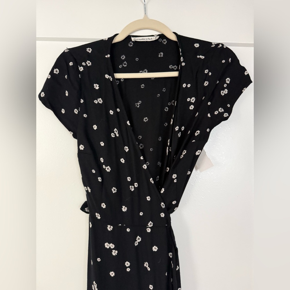 Abercrombie & Fitch Black Floral Wrap Dress - Picture 3 of 5